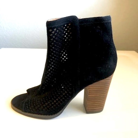 New LUCKY BRAND Lakmeh Peep Toe Ankle Booties Black Suede 4" Heel SZ 7 - Picture 2 of 8